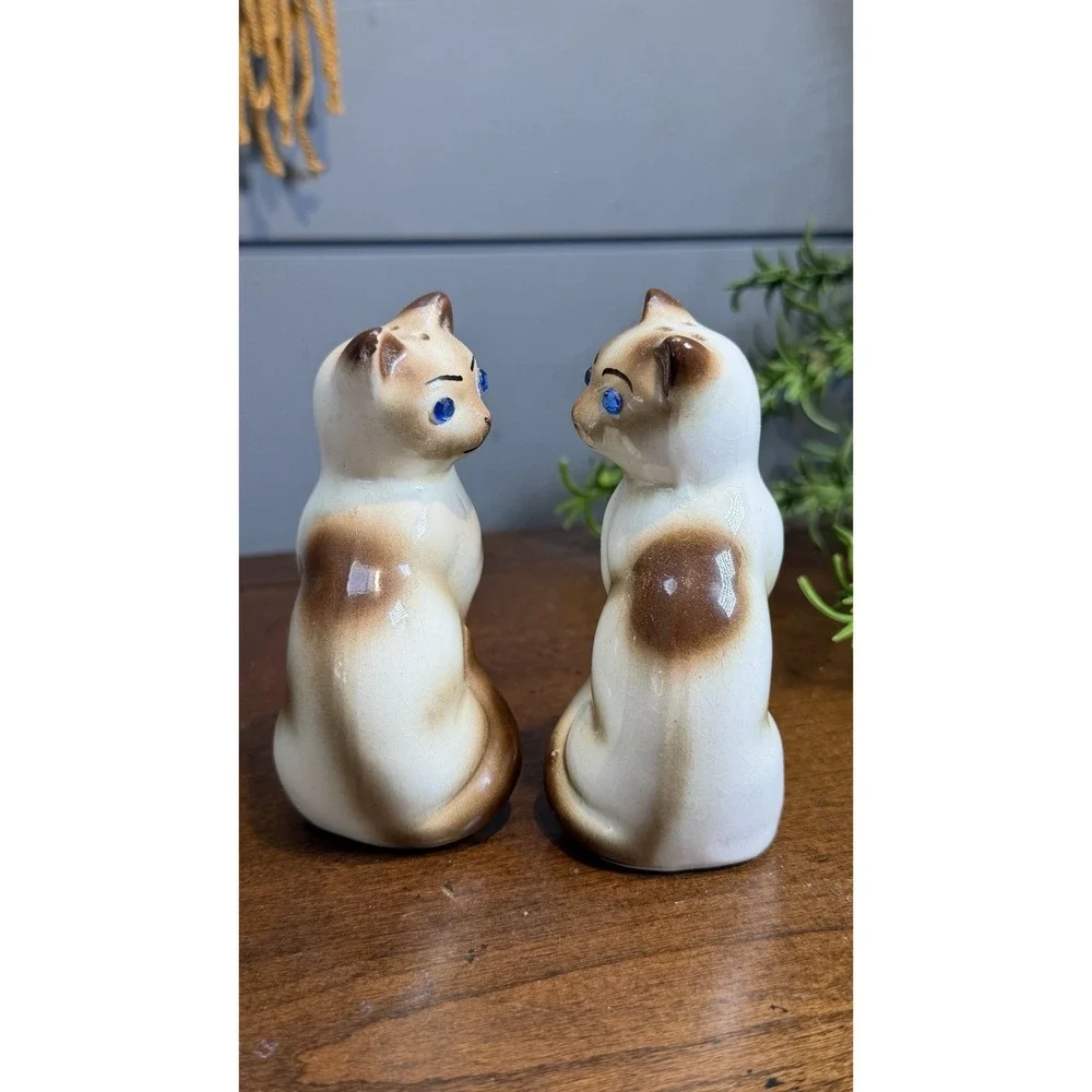 Vintage Salt & Pepper Shakers 4